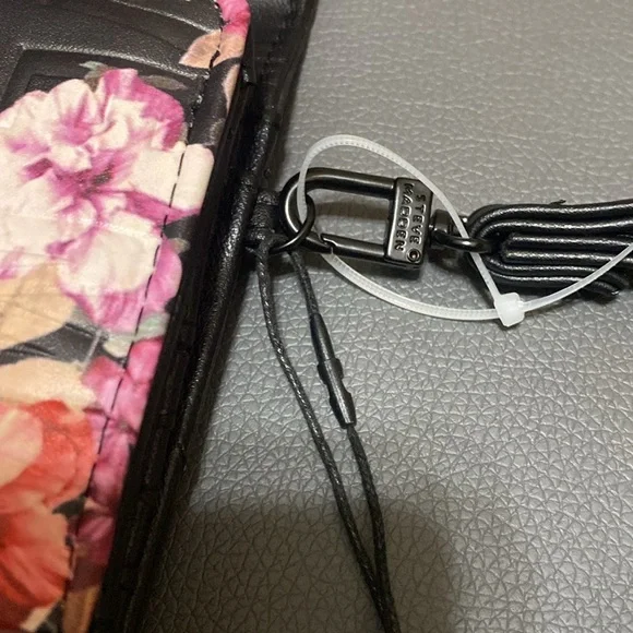 NWT Steve Madden Large Floral Embossed Wallet - Picture 6 of 6